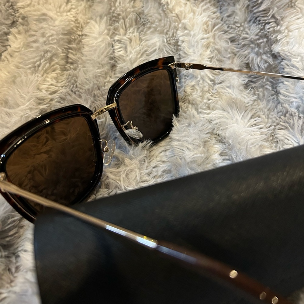 BCBGMAXAZRIA sunglasses - Picture 6 of 6